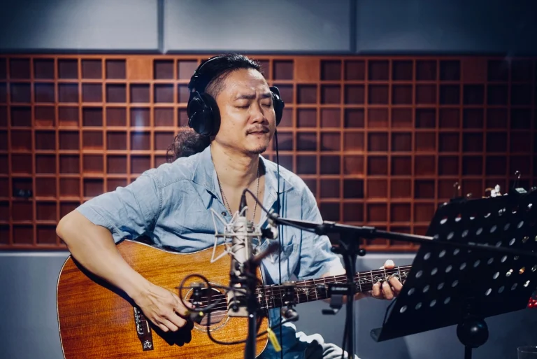 Nhạc Sĩ Đông Trần